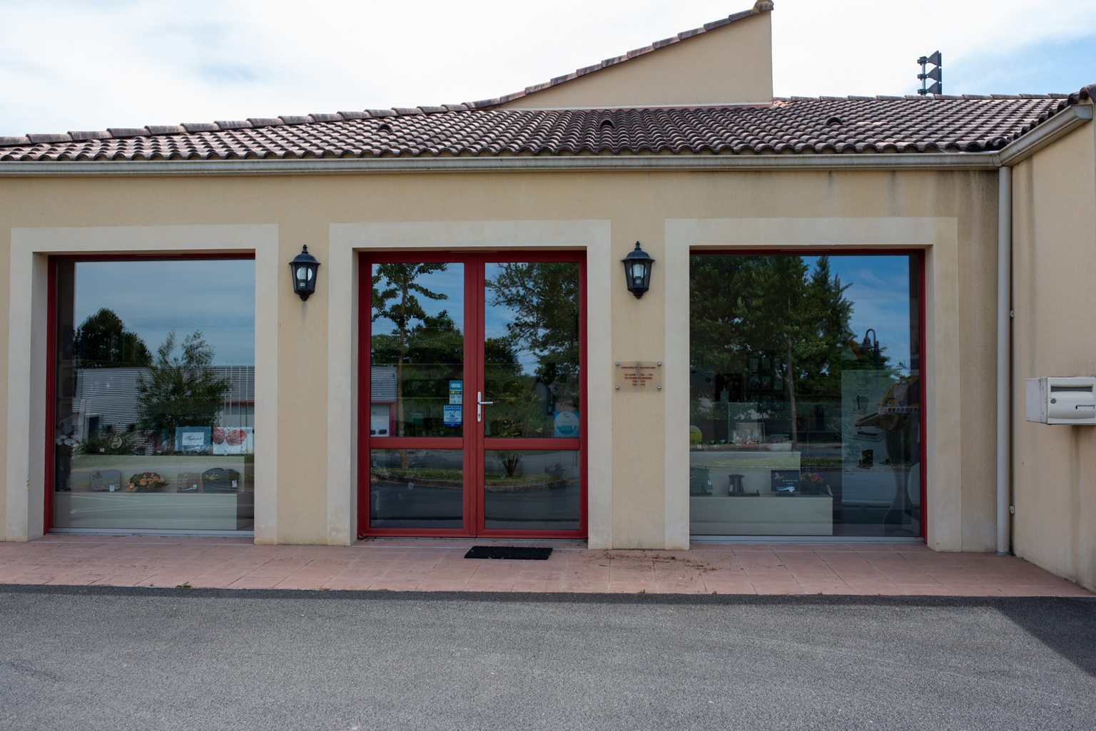 Photo de Pompes Funèbres et Marbrerie Complexe Funéraire Grignon